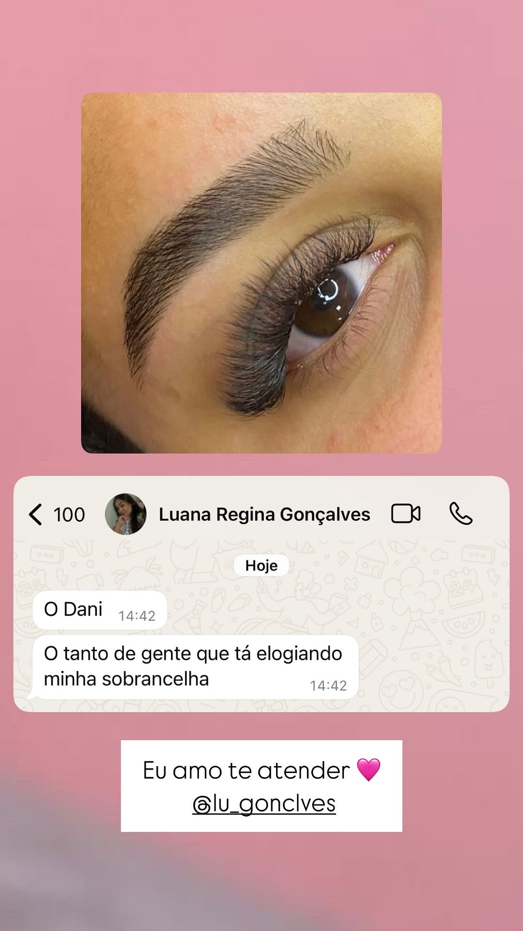Feedback real de cliente elogiando o resultado das sobrancelhas